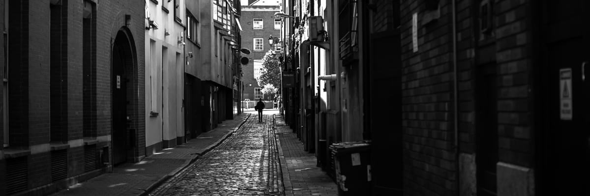 Black and white photo of an alley of Dublin City